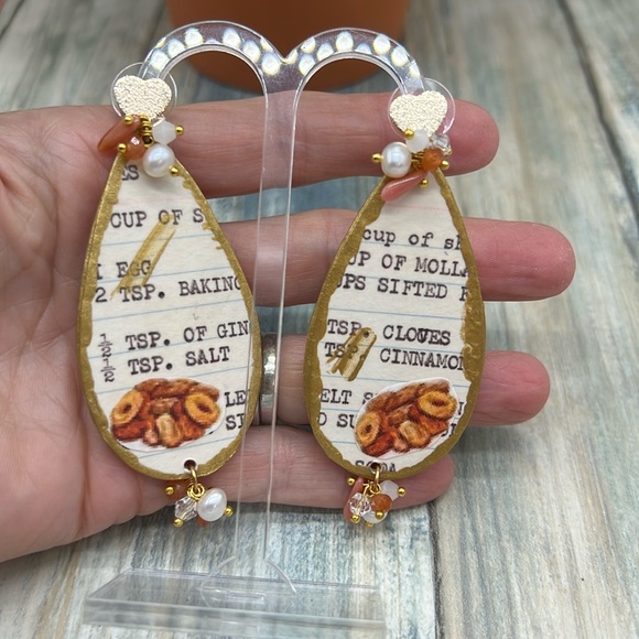 ⭐️Adorned Crown Jewelry assemblage lightweight love baking sweets earrings - Picture 5 of 9